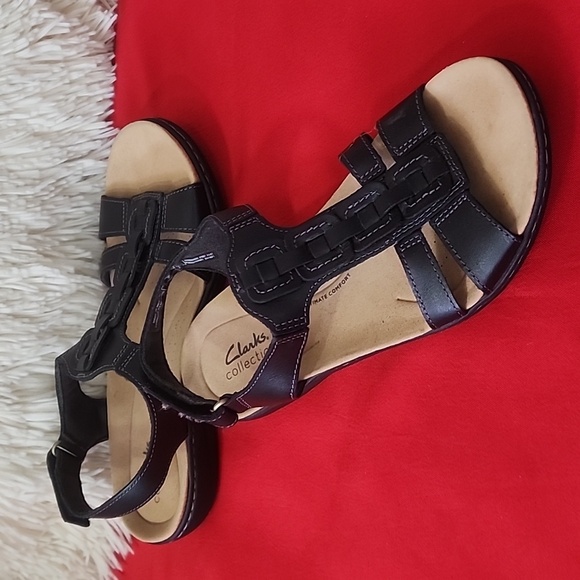 Clarks Laurieann Kay T-strap Slingback Sandals - Picture 4 of 7